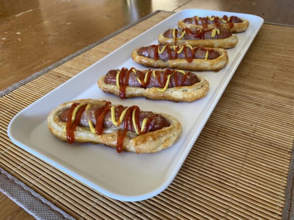 Hotdogs in bladerdeeg (aka ‘pigs in a blanket’)