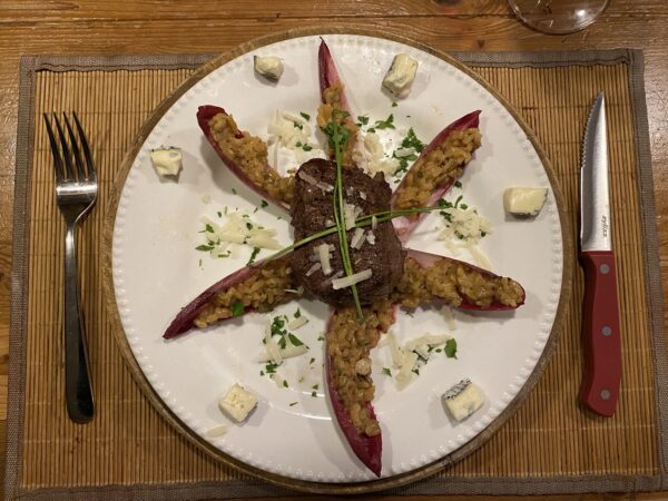 Kogelbiefstuk, roodlof en paddenstoelen-risotto