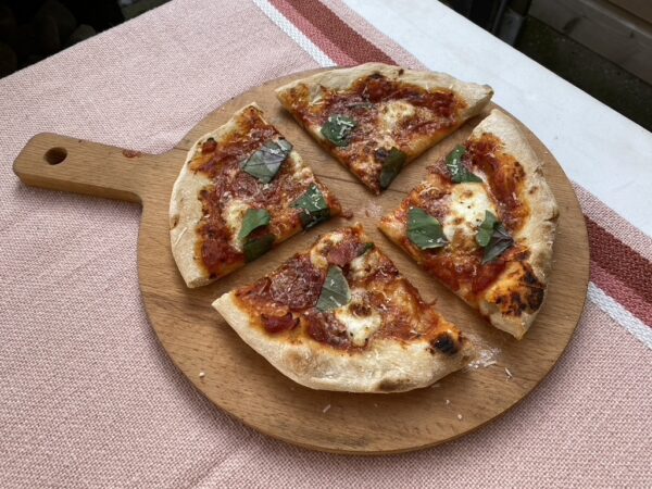 Pizza van de Kamado BBQ