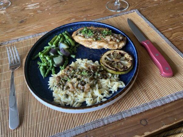 Kip Piccata met orzo en groene asperges