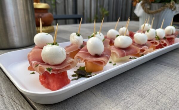 Apératif: meloen met ham en mozzarella